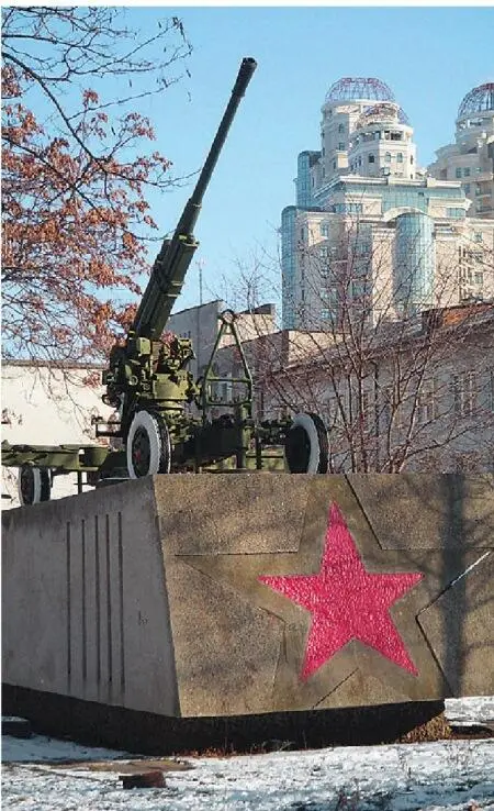 Памятник зенитке Памятник ИД Черняховскому Памятник на площади 10го апреля - фото 81