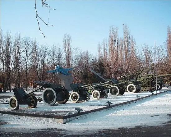 Площадка военной техники и самолёт И16 Памятный знак подводникам уроженцам - фото 88