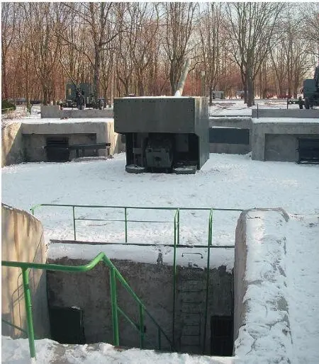 Орудийный дворик орудия 411й батареи Морские орудия на мемориале 411й - фото 94