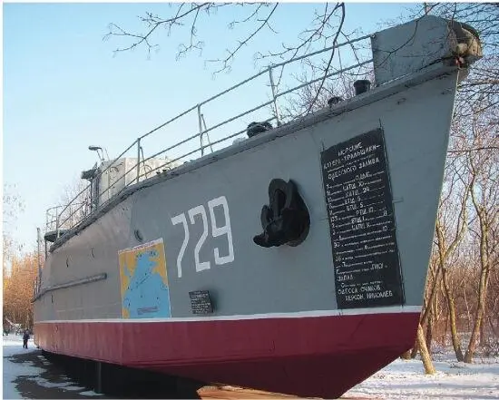 Военный тральщик на мемориале 411й батареи Музей обороны Одессы на 411й - фото 98