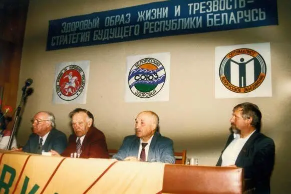 Второй слева Федор Григорьевич Углов крайний справа Жданов Владимир - фото 4