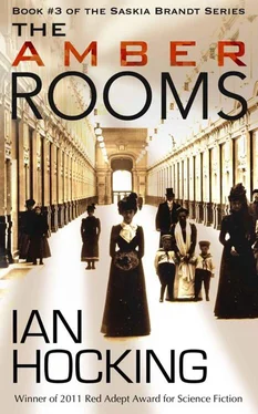Ian Hocking The Amber Rooms обложка книги