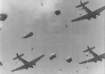 Выброска парашютного десанта у Коринфа апрель 1941 г Поскольку полеты - фото 48
