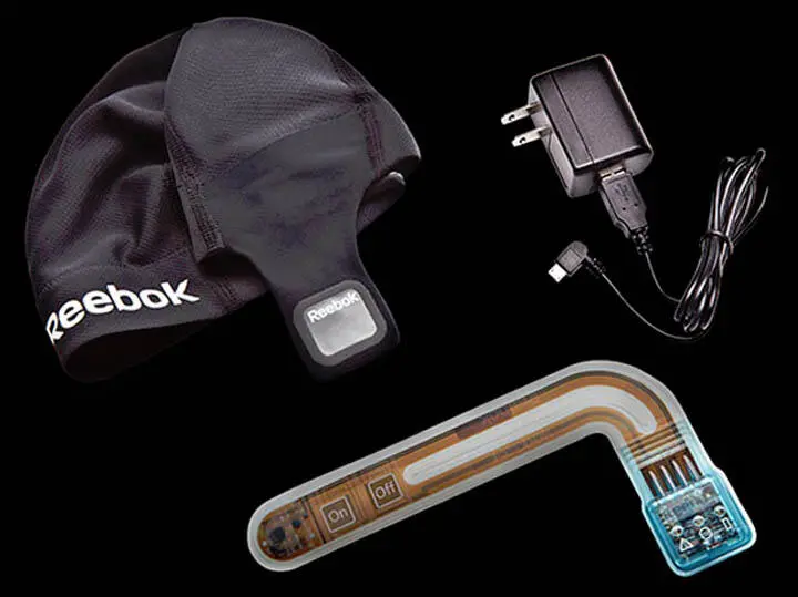 Заряжается Reebok CheckLight через разъём MicroUSB Продаваться девайс будет по - фото 69