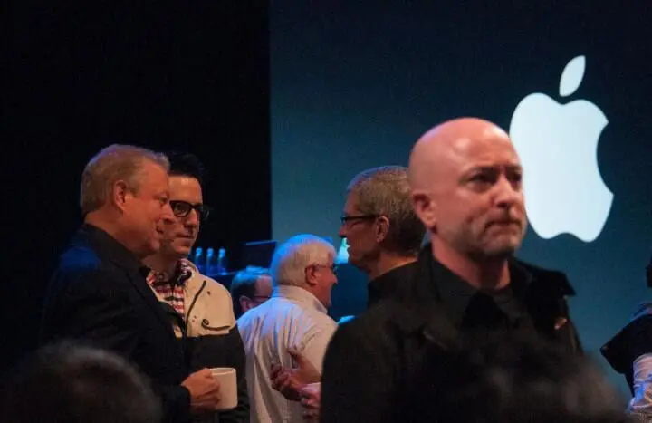 Это понятное дело обеспечит Apple особенно тёплое отношение звукоиздателей - фото 44