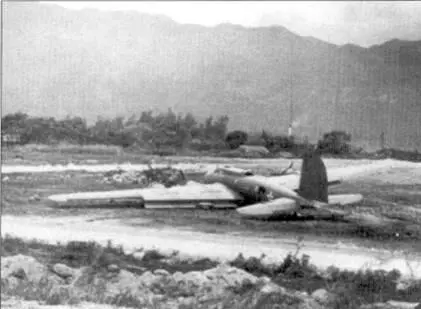 Серьезно поврежденная летающая крепость B17C Роберта X Ричардса - фото 68