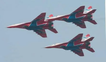 Тройка Стрижей в небе Ватайницы 1 сентября 2012 г Летную демонстрацию - фото 36