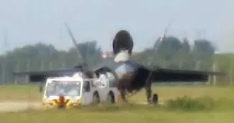 На вертикальном оперении и боковинах воздухозаборников самолета нанесен - фото 45