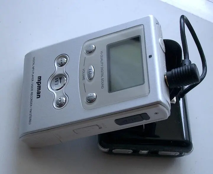 Первый аппаратный MP3плеер MPMan был выпущен в 1998 году южнокорейской фирмой - фото 59