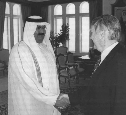 С эмиром Катара 7 сентября 2001 г Проект занял целый год За этот период - фото 166