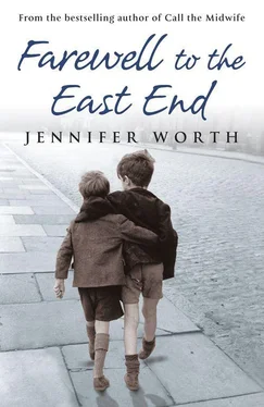 Jennifer Worth Farewell To The East End обложка книги