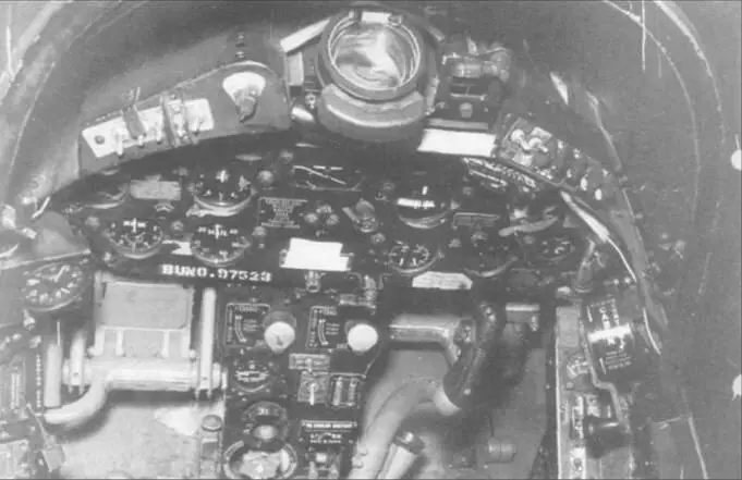 Кабина Корсара F4U4B BuNo 97523 который совершил аварийную посадку на - фото 165