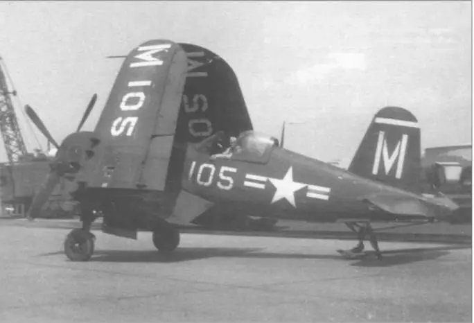F4U5 из VF21 готовкпогрузке на борт авианосца военноморская база Норфолк - фото 192