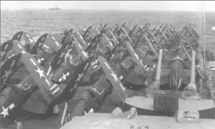 Корсары F4U1D и FG1D из VbF6 на палубе авианосца Хэнкок Эти истребители - фото 72