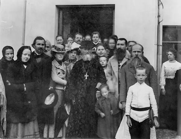 С прихожанами общества Иоанна Кронштадтского Кронштадт 1898 год Из фонда - фото 49