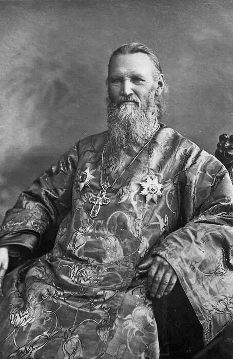 Иоанн Кронштадтский в церковном облачении в кресле Кронштадт начало 1900х - фото 54