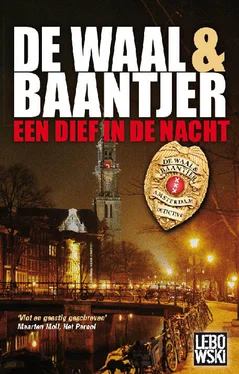 Albert Baantjer Een dief in de nacht обложка книги