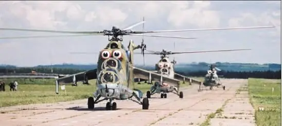 На взлетнопосадочной полосе аэродрома СВАИ Военные летчики съезжаются в - фото 63