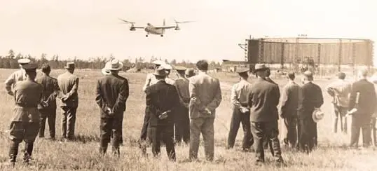 Члены правительственной делегации наблюдают за полетом Ка22 ЛИС 1961 г - фото 76