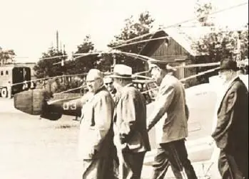 НИ Камов ЛИ Брежнев и ДФ Устинов на ЛИС Ухтомского вертолетного завода - фото 81