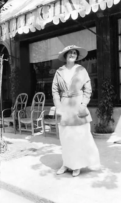 Бутик Коко Шанель в Довиле 1913 год Начиная с весны 1914 года она конечно - фото 40