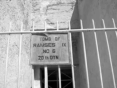 Рис 124 Табличка при входе в гробницу фараона Рамзеса IX в Долине царей - фото 29
