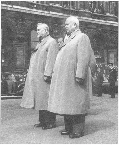 НС Хрущев и НА Булганин во время визита в Великобританию в 1956 г фото из - фото 42
