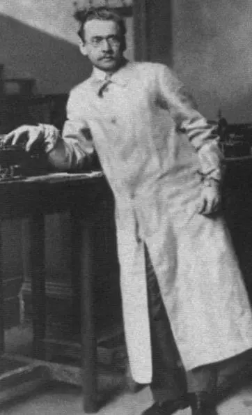 В лаборатории СанктПетербургского технологического института Около 1910 г - фото 8