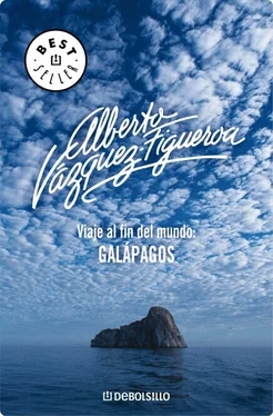 Alberto Vázquez-Figueroa Viaje al fin del mundo: Galápagos обложка книги