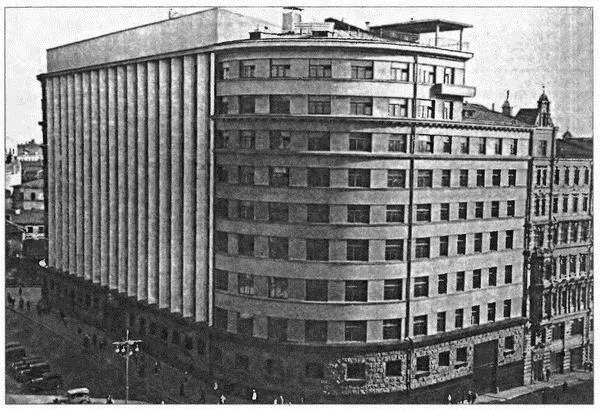 Здание НКВД на Лубянке 19301940е гг Плакат Да здравствует НКВД 1930е - фото 16