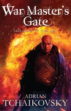 Adrian Tchaikovsky War Master's Gate обложка книги