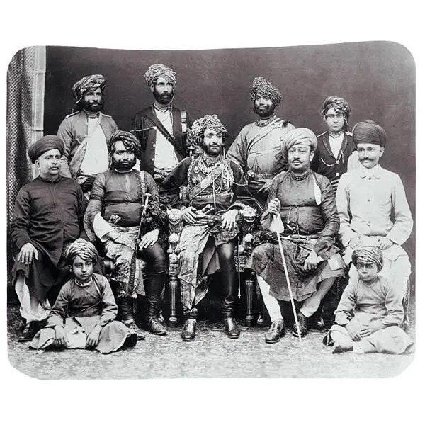 Не самый важный раджа со свитой 1885 год Бахадурхан III нахиб Джунагадха - фото 32