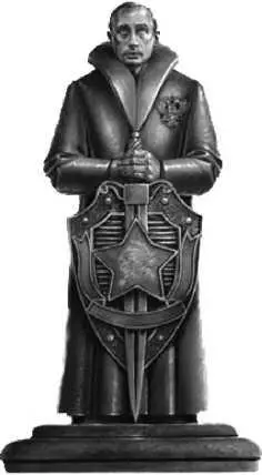 Служащий в акваланге кормящий в гигантском аквариуме ручных акул фисташками и - фото 4