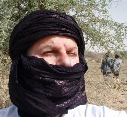 Foster wearing a Tuareg headdress on one of his trips Here he is at the - фото 7