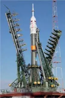 РН СоюзФГ с пилотируемым космическим кораблем Союз ТМА22 накануне старта - фото 57