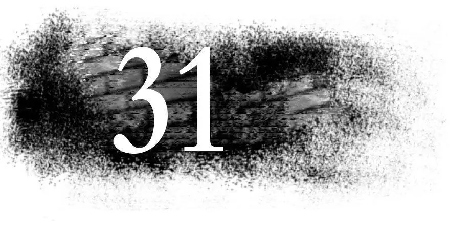 A bloodied woman drags herself down the hostels corridor a laptop pushed on - фото 33