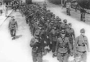 Untersturmführer Evert Verton front centre marches with his company into - фото 39