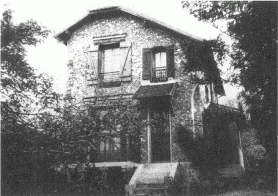 Севр Дом в котором жили И С и О А Шмелевы в 19281933 гг На рыбалке - фото 38