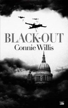 Connie Willis Black-out обложка книги