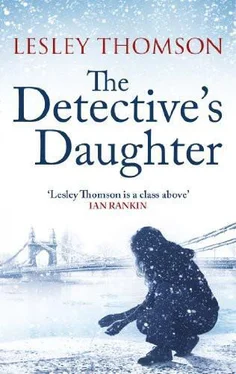 Lesley Thomson The Detective's Daughter обложка книги