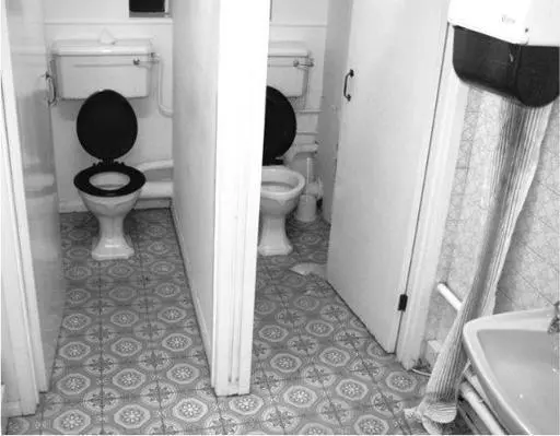A woman runs a cleaning company leasing cheap offices in Shepherds Bush she - фото 4