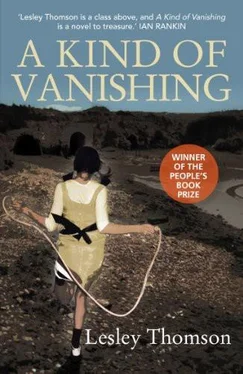 Lesley Thomson A Kind of Vanishing обложка книги