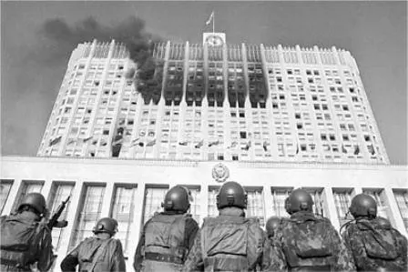 1 Troops loyal to Boris Yeltsin storm the rebellious Russian parliament in - фото 4