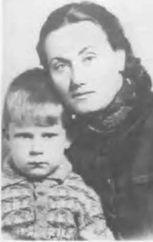 Жена Быстролетова Мария с сыном Энсио Вилли Брандес с женой Руководитель - фото 22