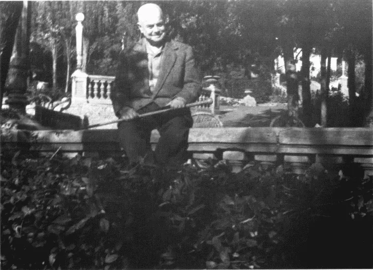 В Б Шкловский Фотография подаренная Аркадию в 1963 г Предполагалось что - фото 12