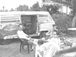 1970 VW Bus cost 200 name Paradise There was a hippie guy parking this - фото 2