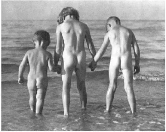 A cynic writing for the American newsweekly The Outlook spotted a fat society - фото 188