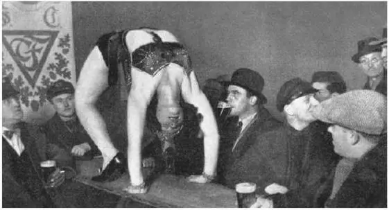 EntertainmentMusic by the Armchair Orchestra Starting at 10 pm a - фото 402