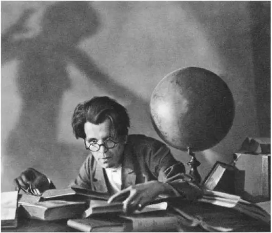 Illustrirte Zeitung 1930 About the author MEL GORDONis professor of - фото 410