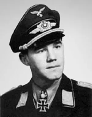 Гейнц Шмидт ЗГК 1381942 лейтенант авиации командир самолета 4й эскадрильи - фото 150